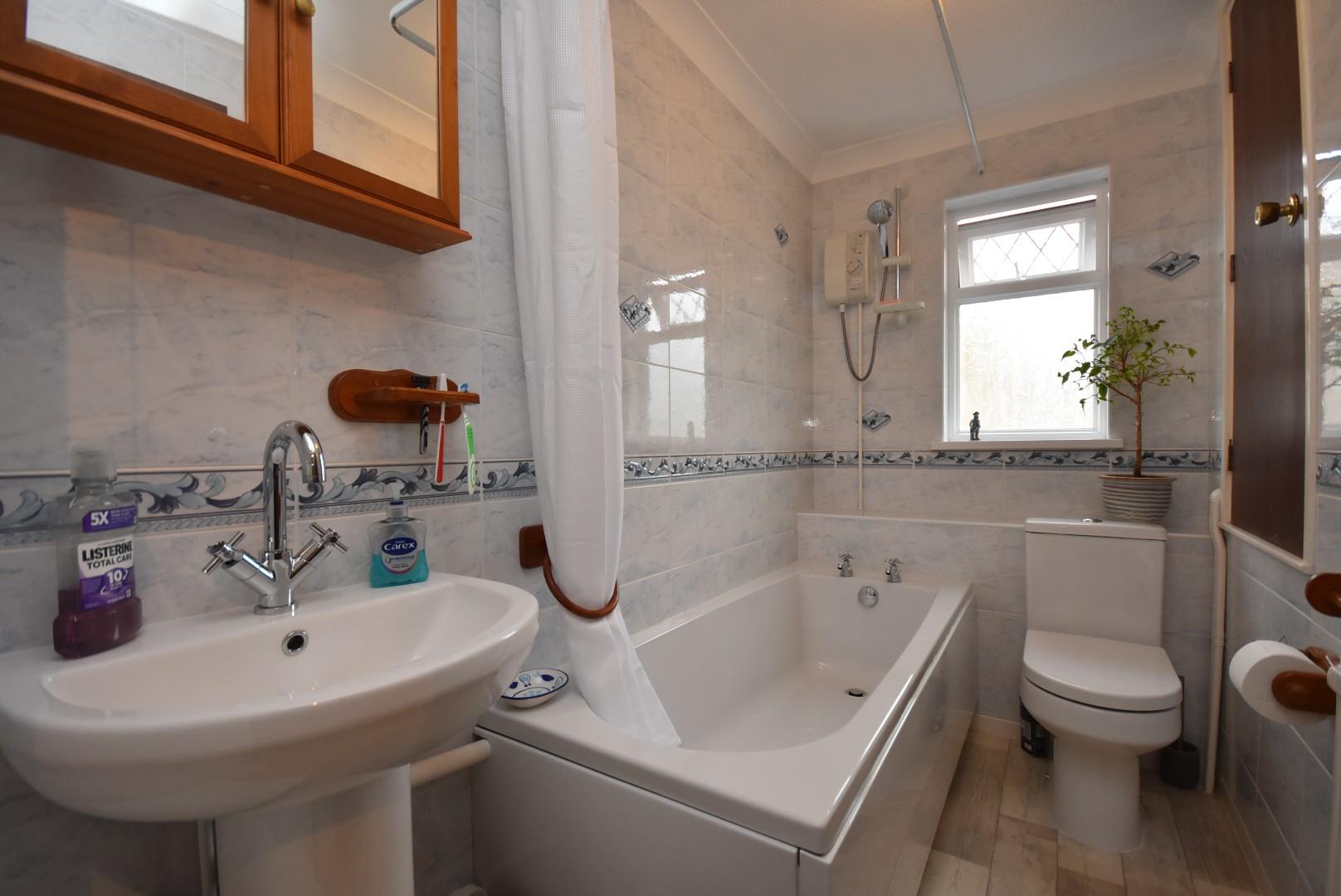 5 Hollyrood Close, Barry, CF62 8AY